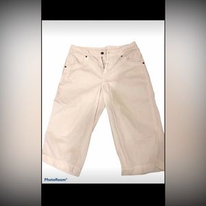 Pashu White Capris Jeans- Size: 10